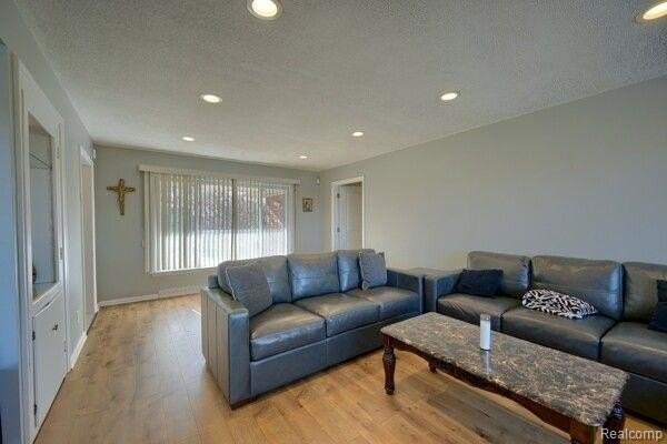 3340 Windcroft Dr - Photo 3 of 26