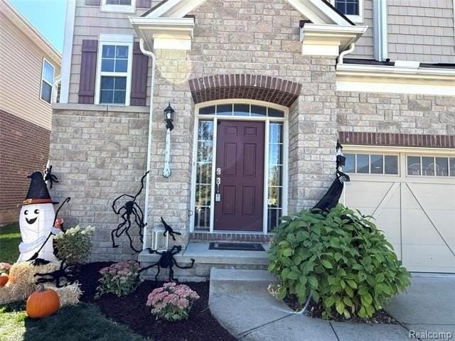 49645 Hartwick Dr - Photo 2 of 43