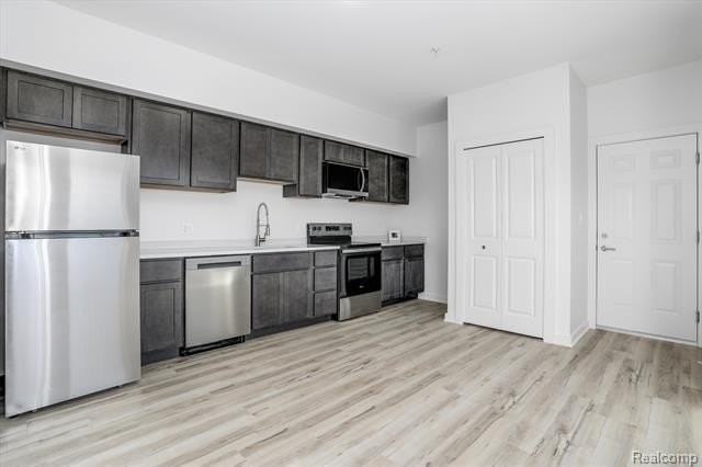 799 E Grand Blvd #7 - Photo 2 of 13