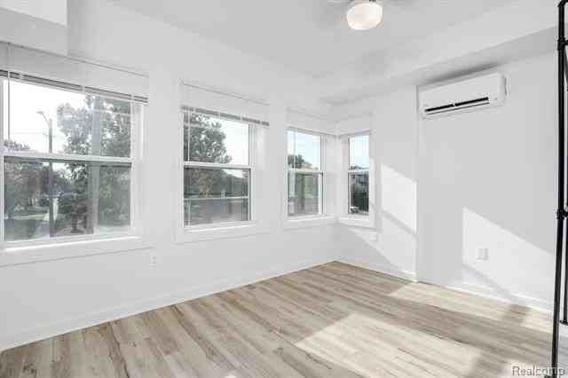 799 E Grand Blvd #7 - Photo 7 of 13