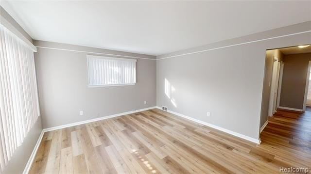 1177 Connie Ave - Photo 2 of 28