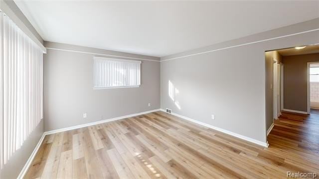 1177 Connie Ave - Photo 5 of 28