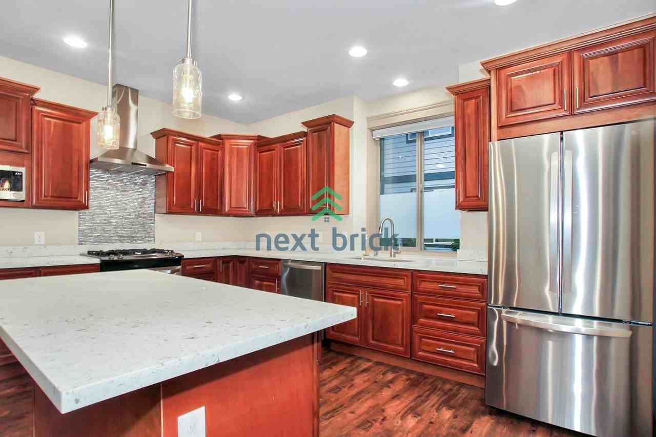 555 Se Andrews St - Photo 4 of 22