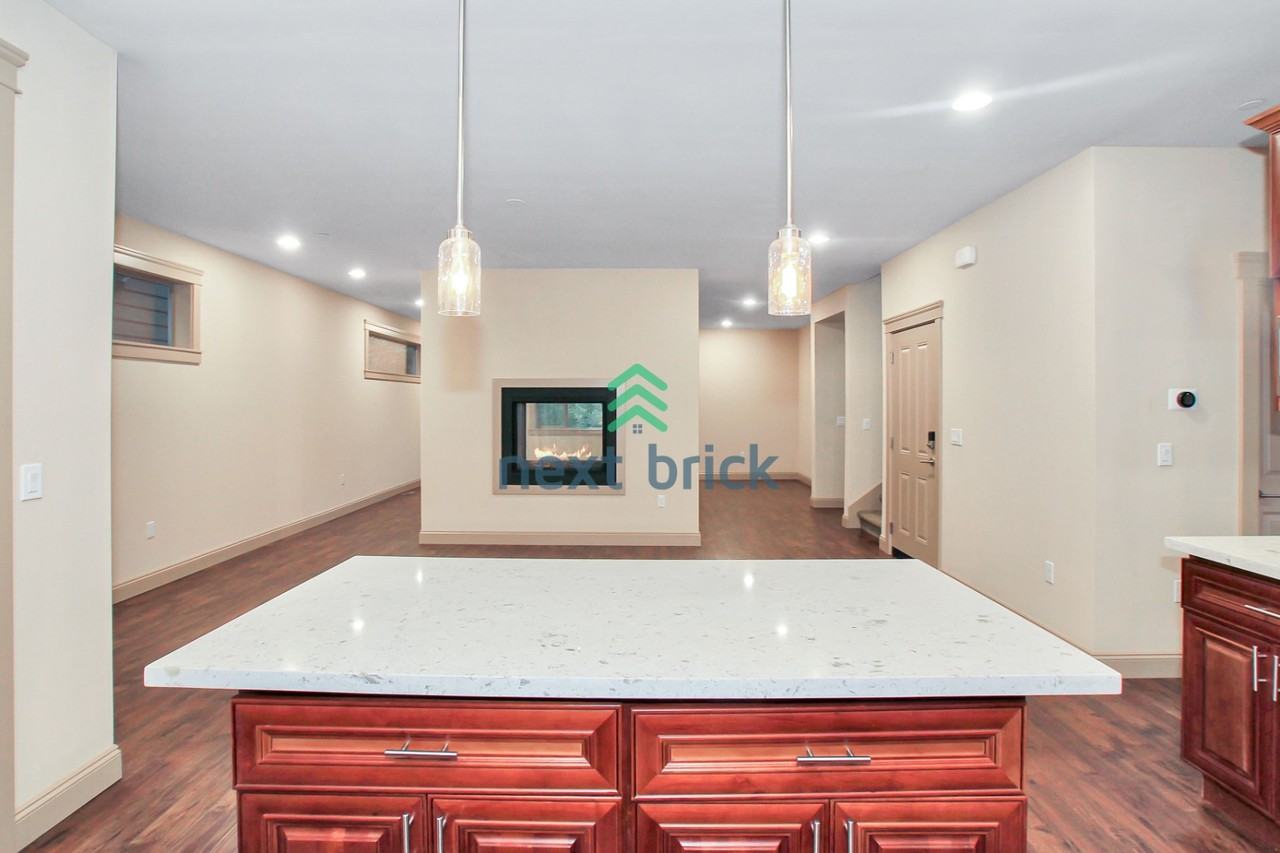 555 Se Andrews St - Photo 5 of 22