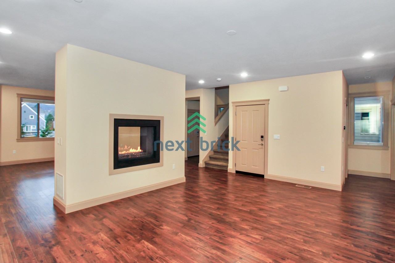 555 Se Andrews St - Photo 6 of 22