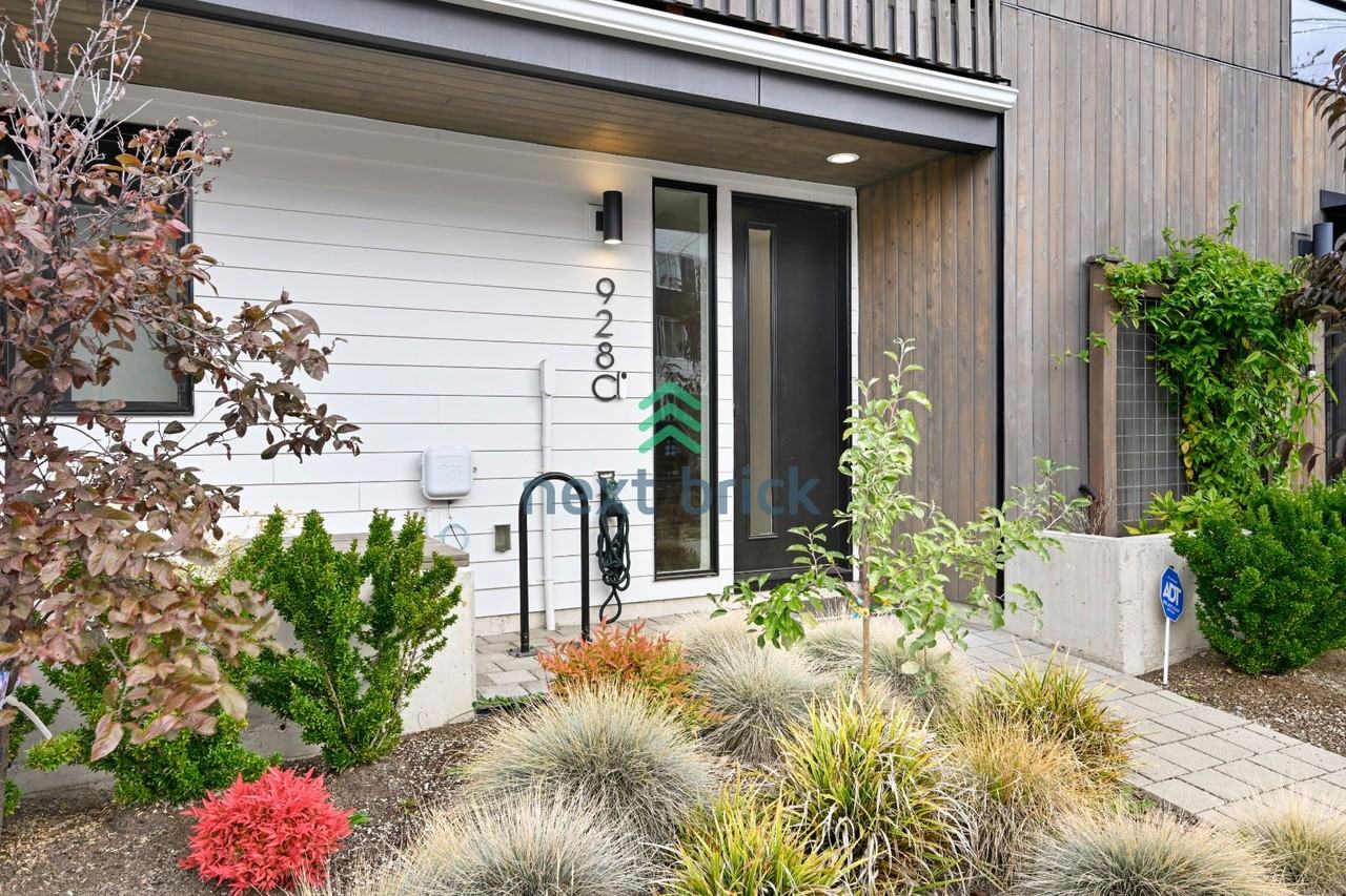 928 Nw 56th St #C - Photo 2 of 17