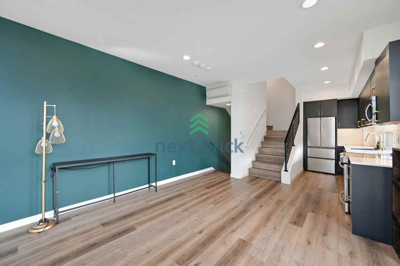 928 Nw 56th St #C - Photo 5 of 17