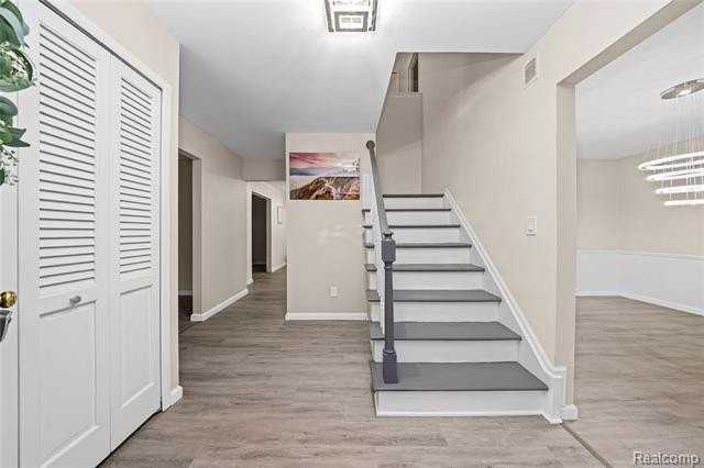 5738 Pebbleshire Rd - Photo 4 of 38