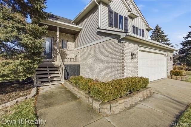 631 Tyler Ln - Photo 3 of 24