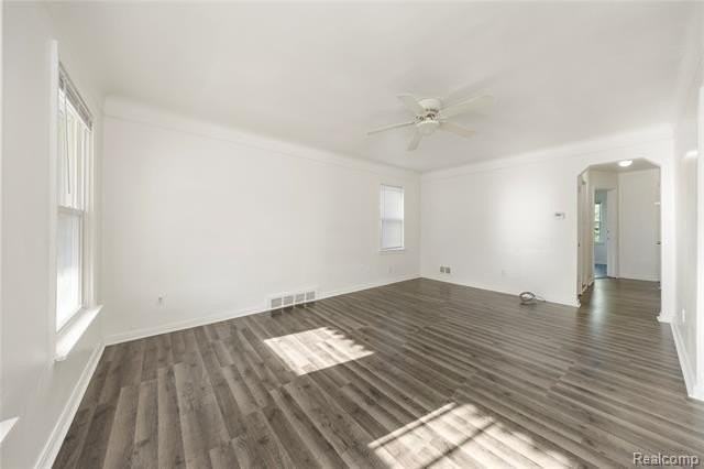 20258 Caldwell St - Photo 4 of 31