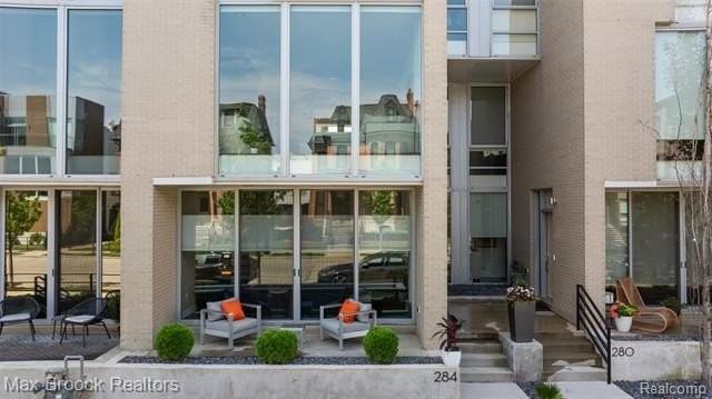 284 Alfred St - Photo 3 of 50