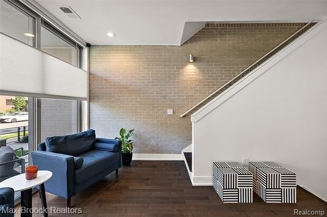 284 Alfred St - Photo 5 of 50