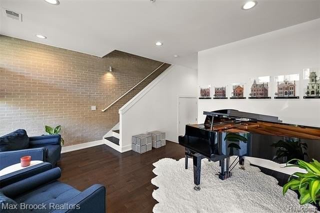 284 Alfred St - Photo 6 of 50