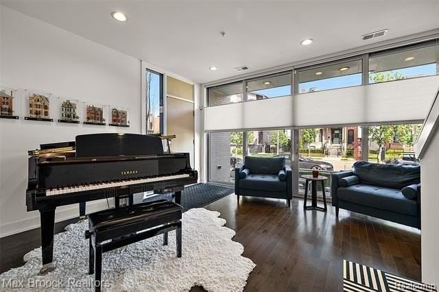 284 Alfred St - Photo 7 of 50