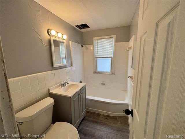 4651 Chatsworth St - Photo 6 of 8