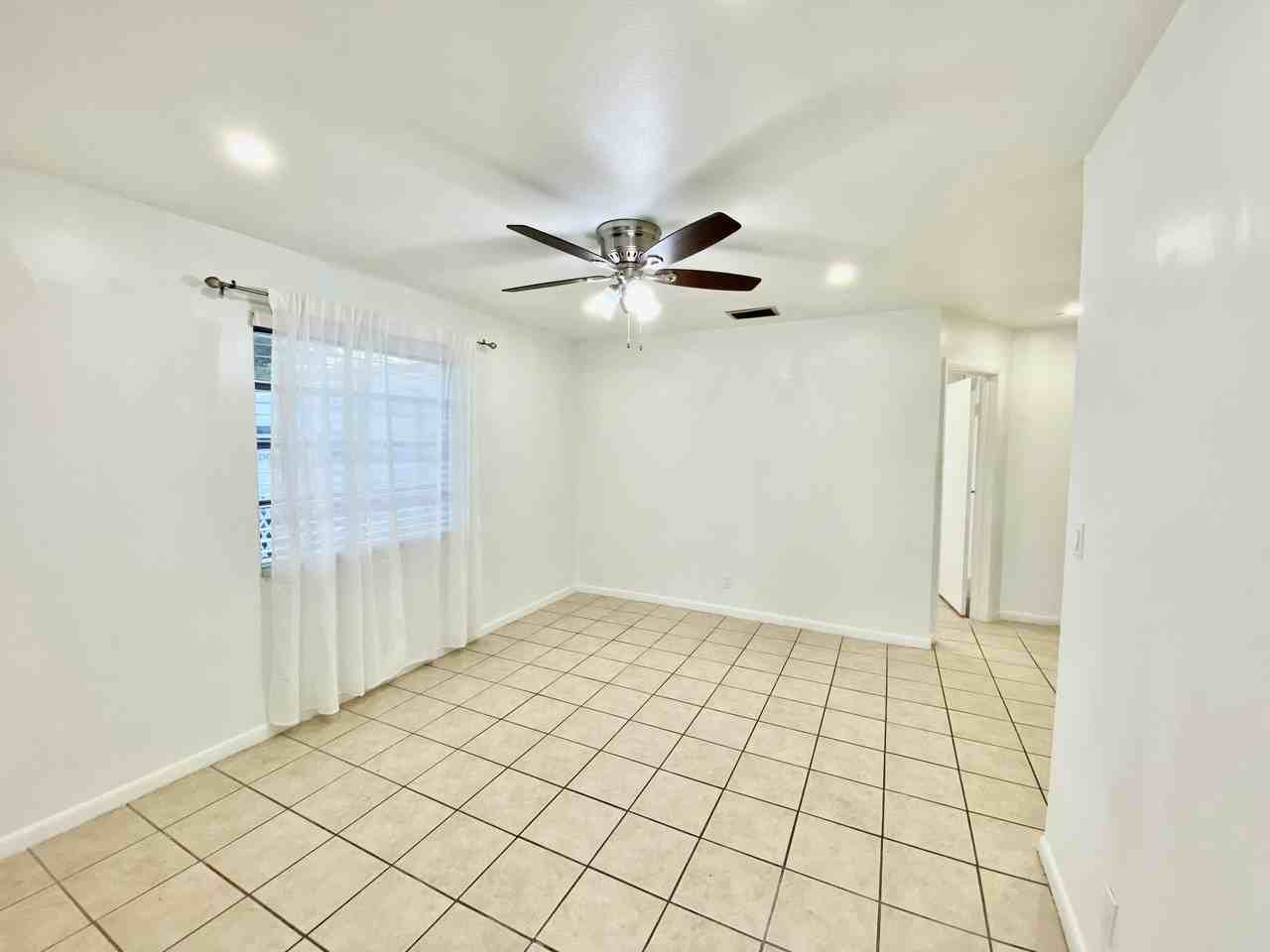 1607 Holly St #1 - Photo 5 of 11