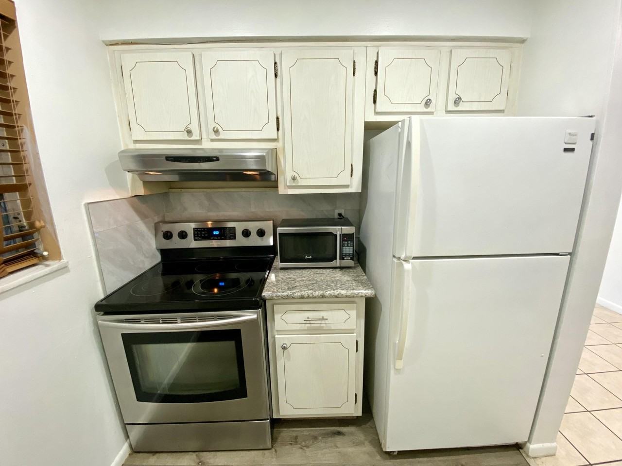 1607 Holly St #1 - Photo 7 of 11