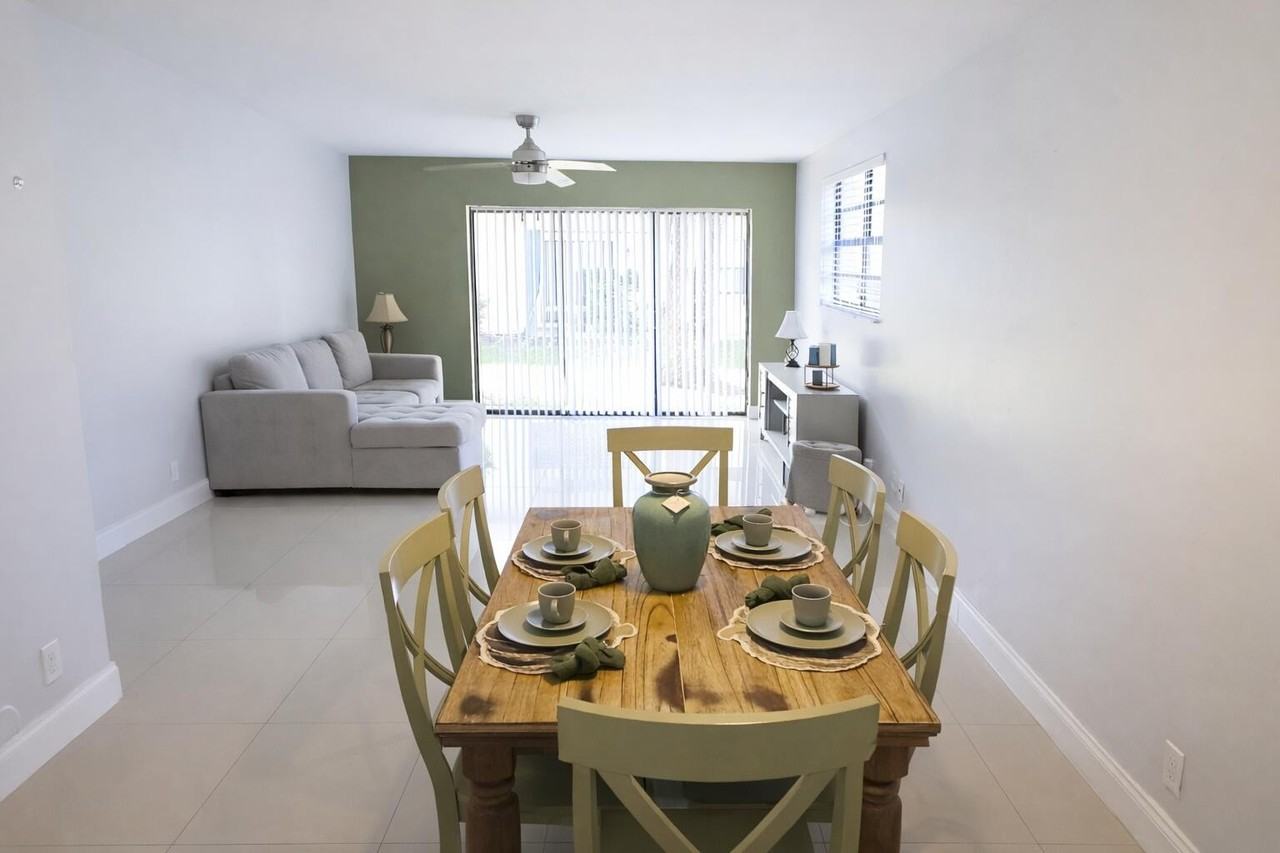 11596 Nw 45th St #4 - Photo 4 of 19