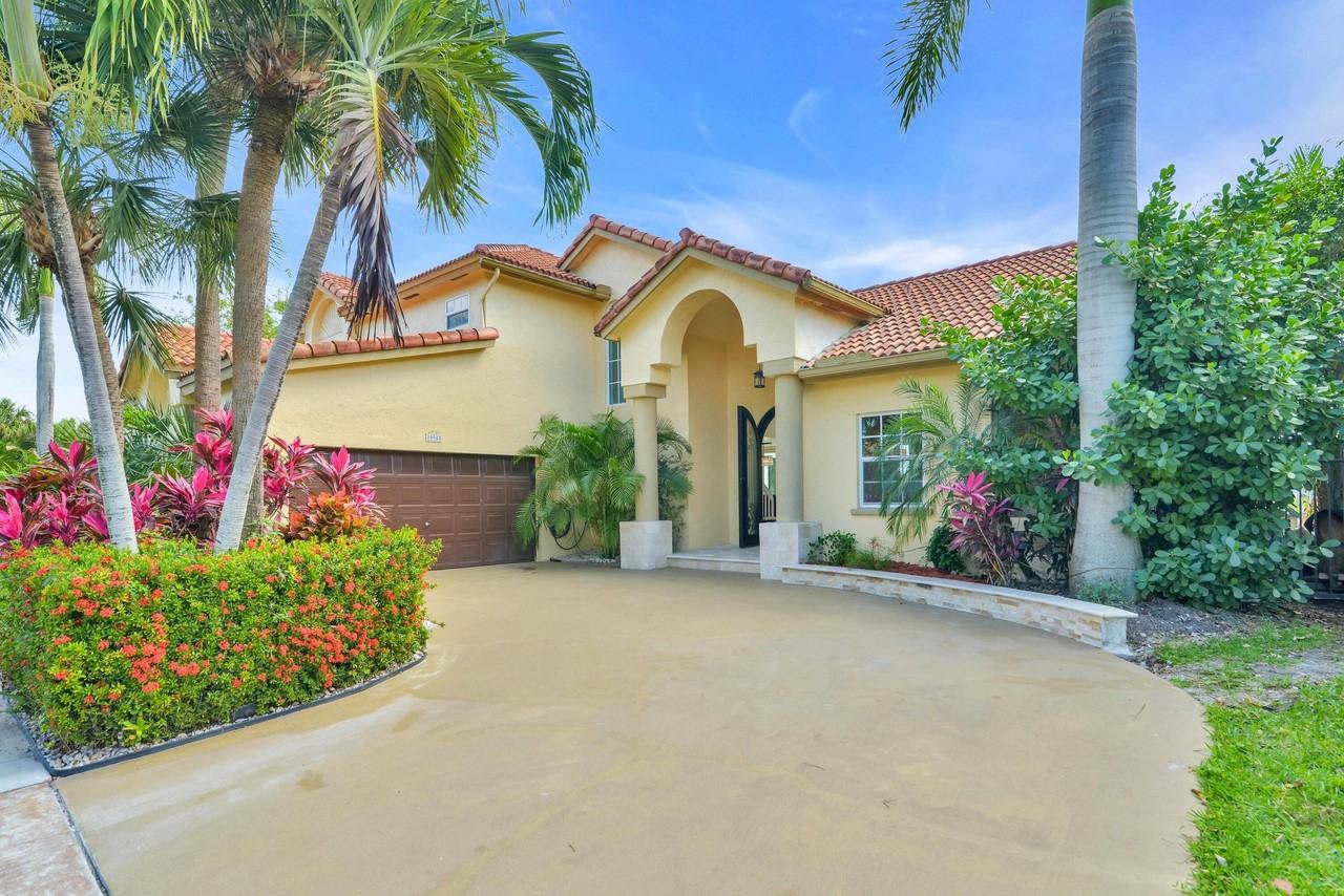 10900 Haydn Dr - Photo 4 of 50