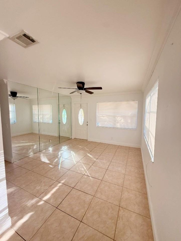 735 Selkirk St - Photo 4 of 19