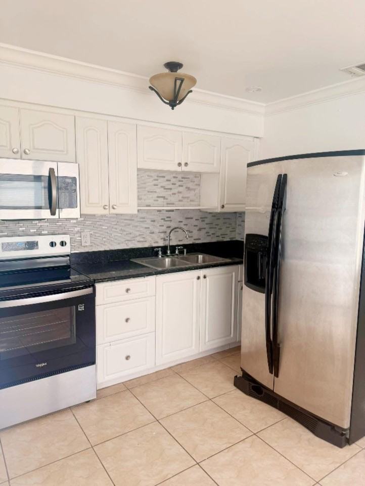 735 Selkirk St - Photo 6 of 19