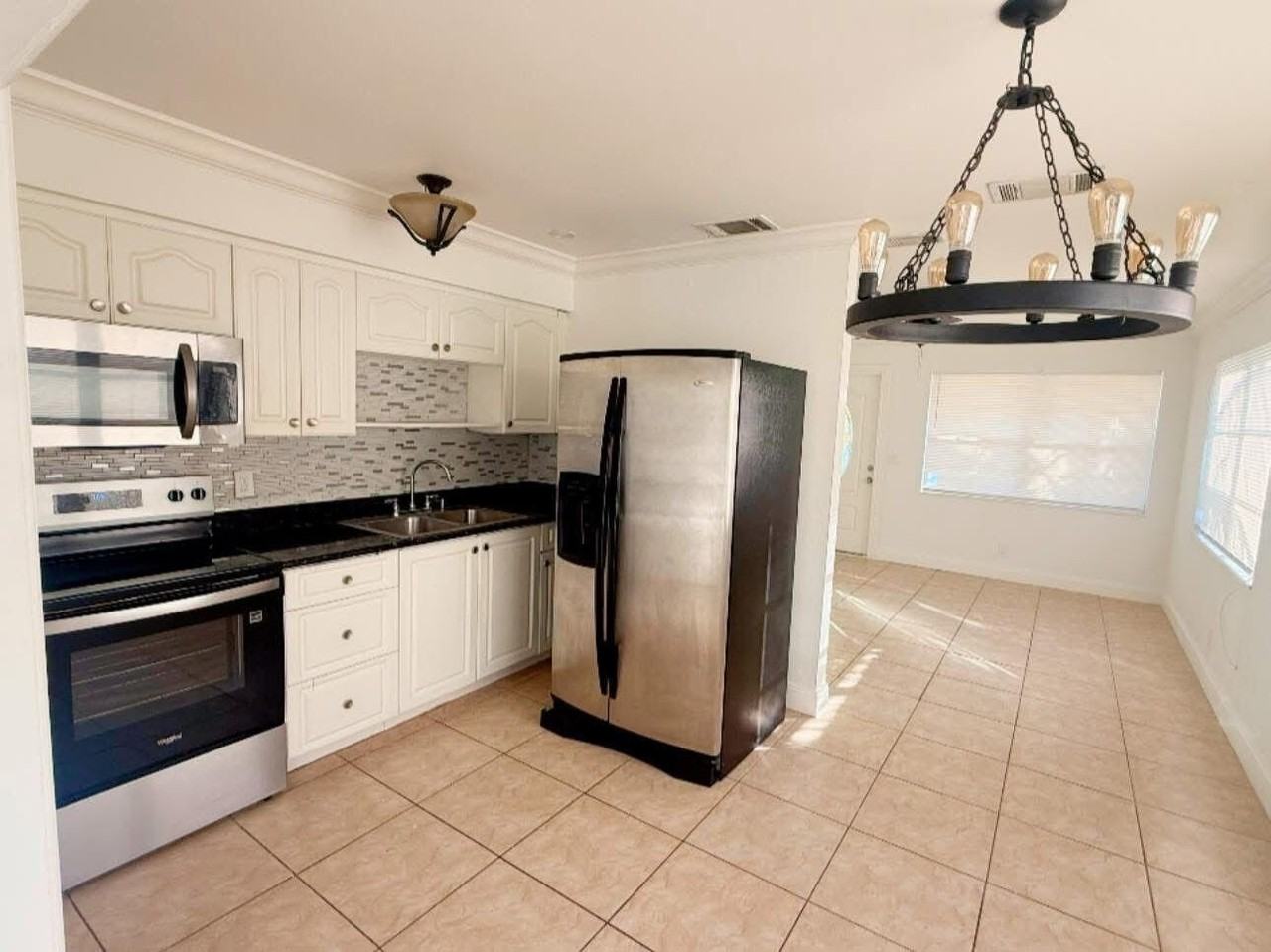 735 Selkirk St - Photo 7 of 19