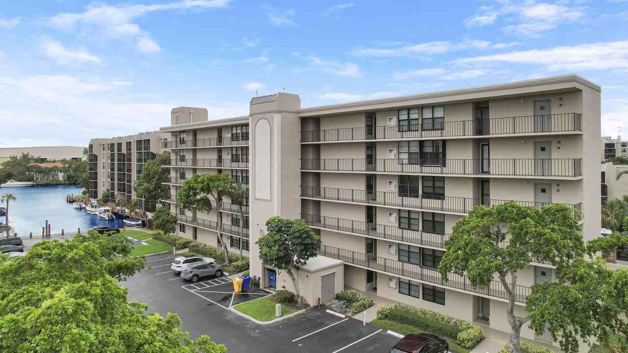 9 Royal Palm Way #105