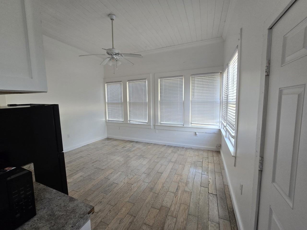 301 S 7th S Street #C - Photo 2 of 9