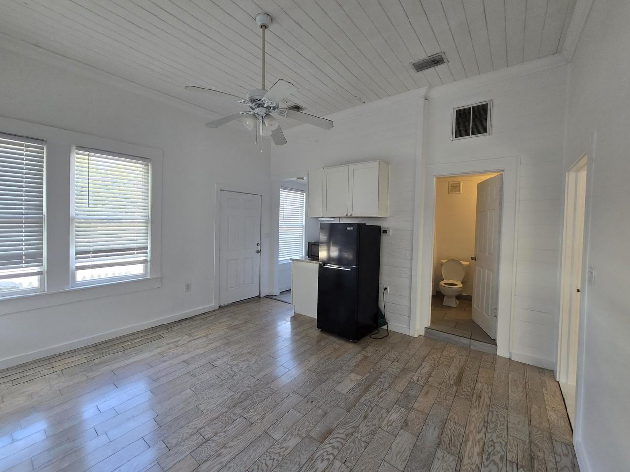 301 S 7th S Street #C - Photo 3 of 9