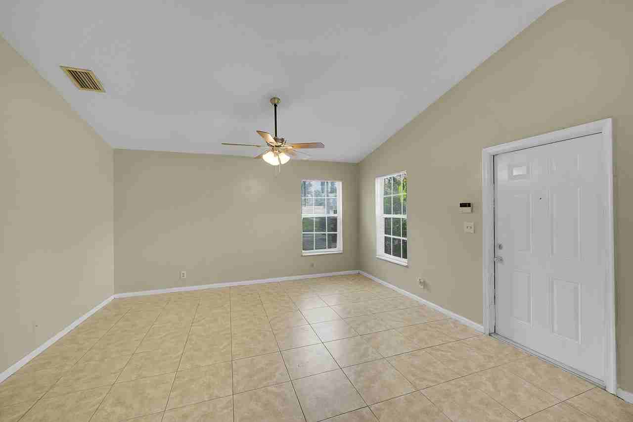 901 10th St - Photo 5 of 32