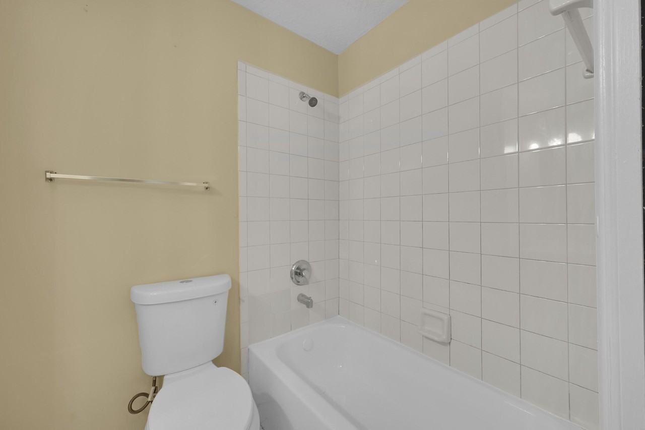 901 10th St - Photo 6 of 32