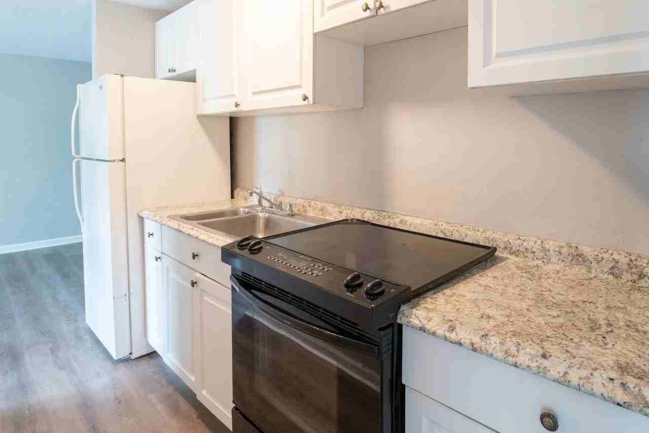 1009 9th St #4 - Photo 6 of 9