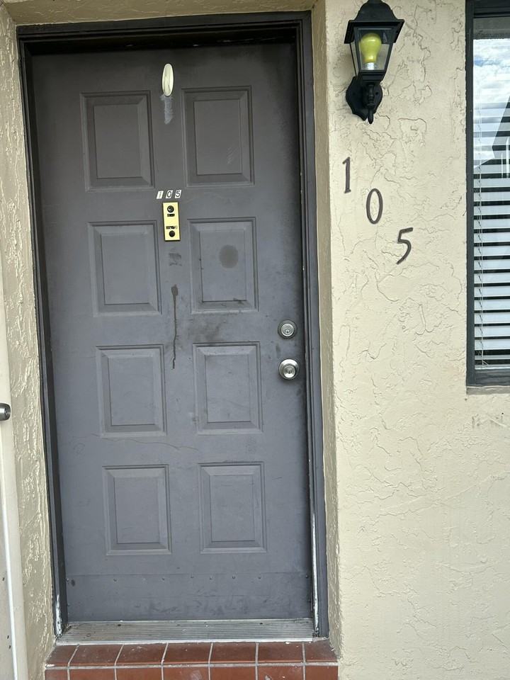 21950 Soundview Ter #105