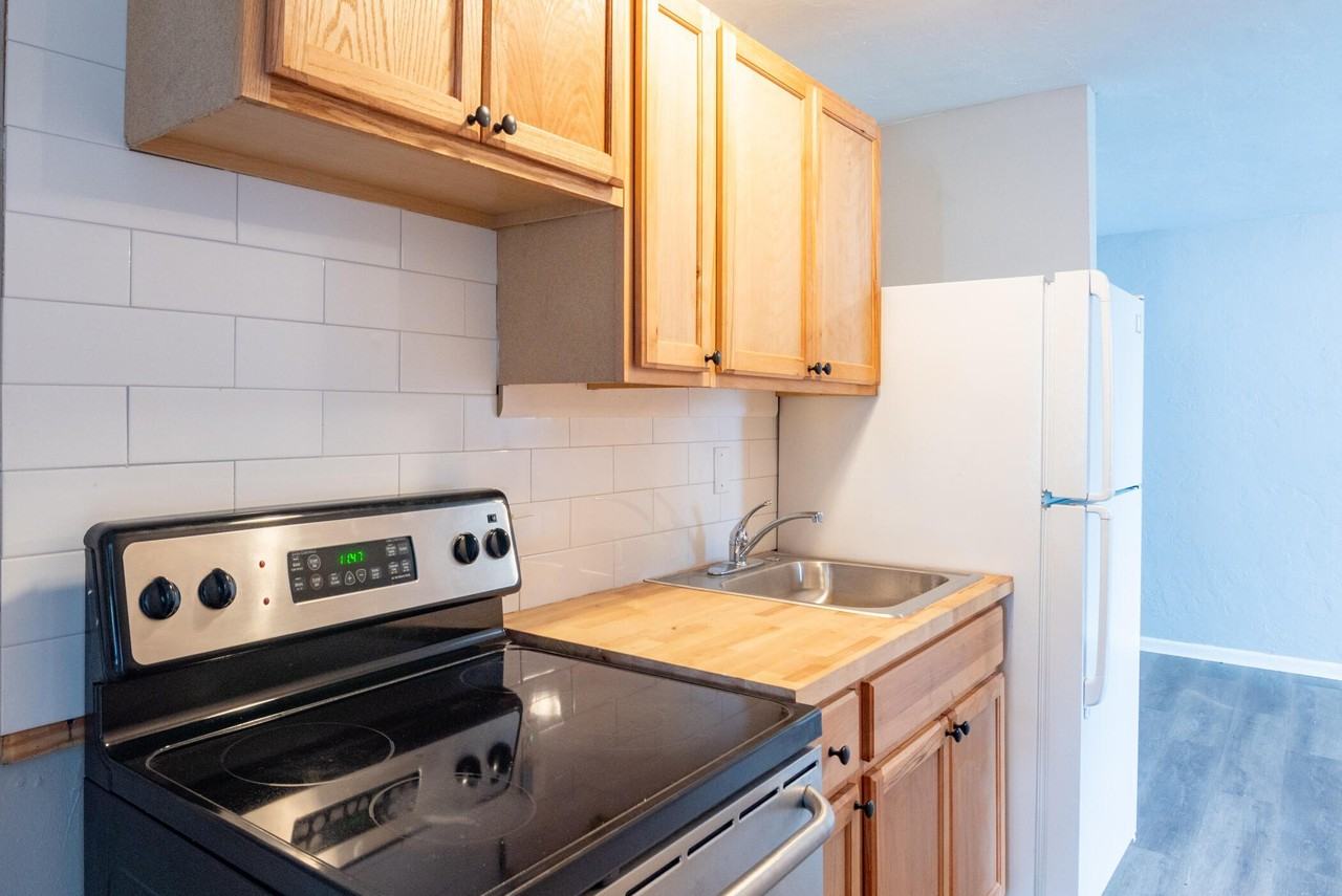 1009 9th St #5 - Photo 7 of 9