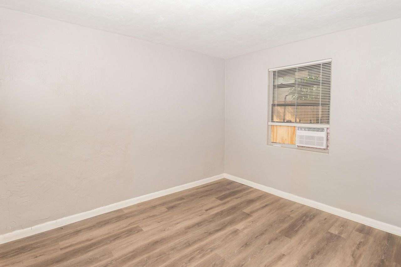 1009 9th St #3 - Photo 7 of 8