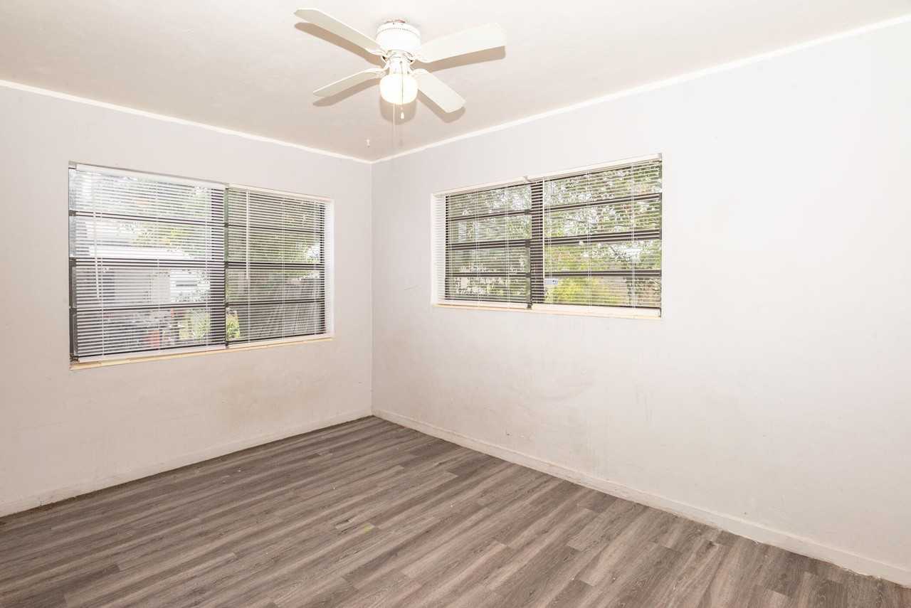 1491 Nw 1st St - Photo 7 of 13