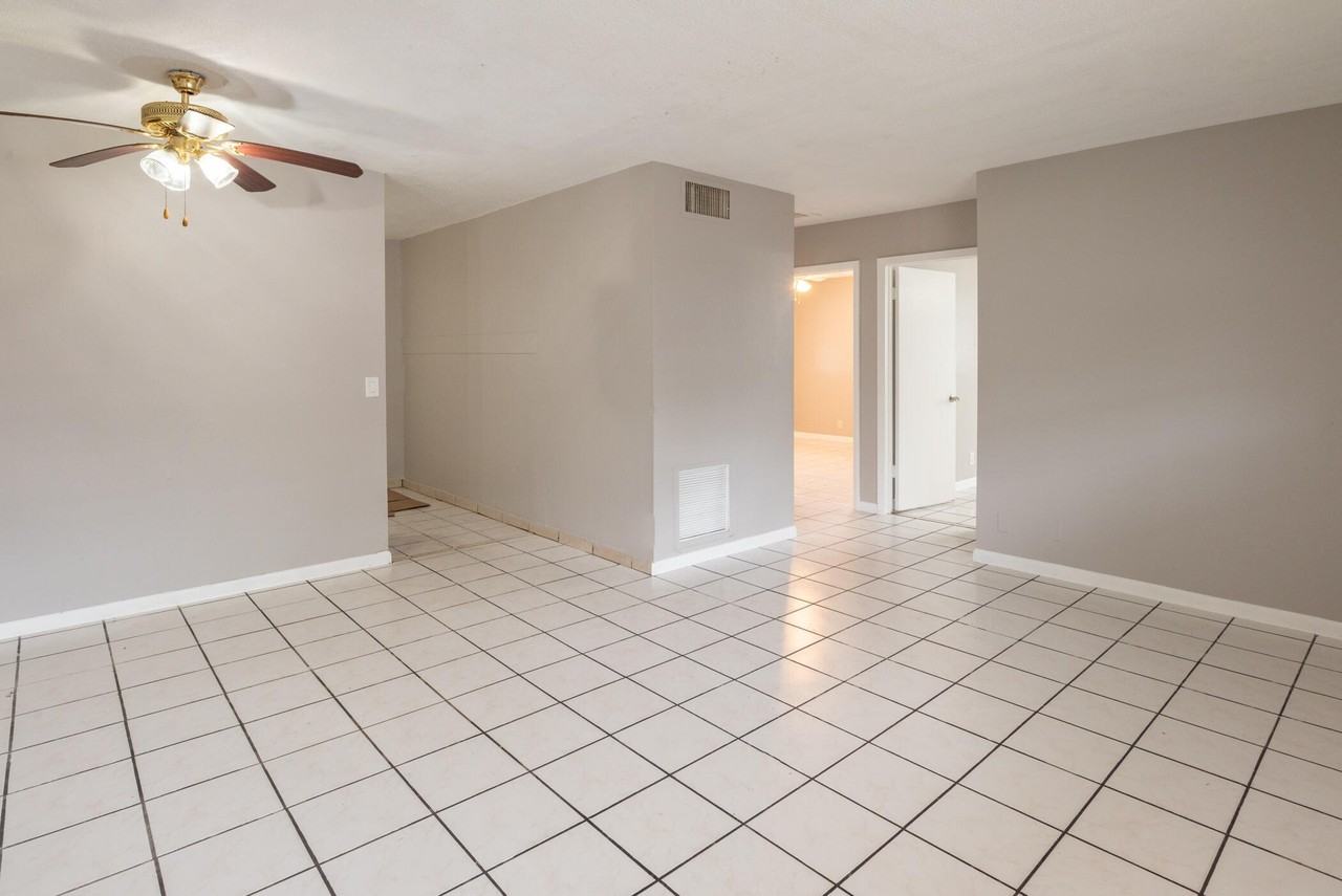 832 S G St - Photo 3 of 9