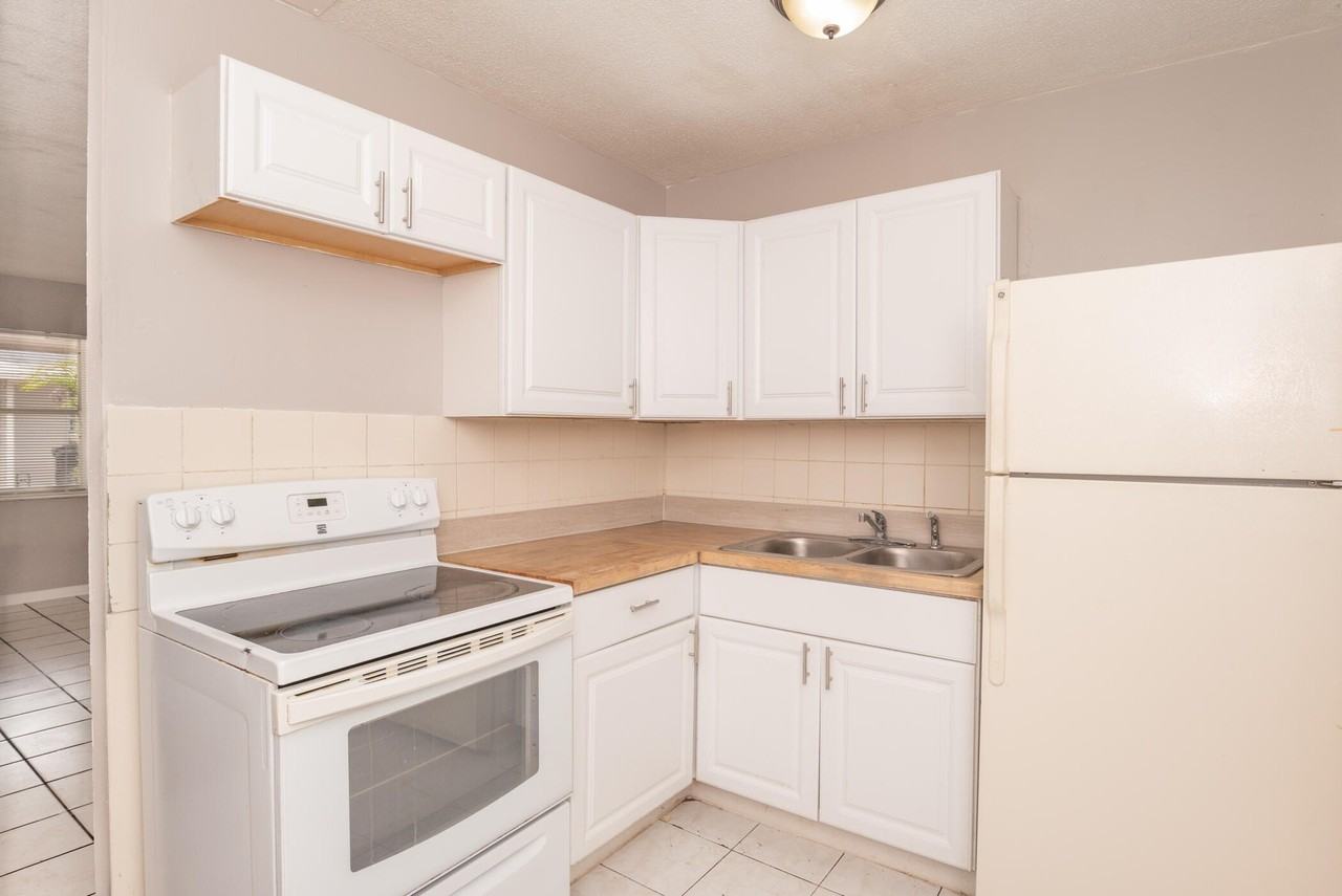 832 S G St - Photo 6 of 9