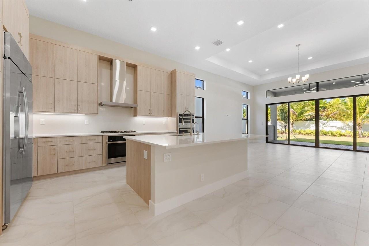 9377 Tangerine Coast Dr - Photo 3 of 50