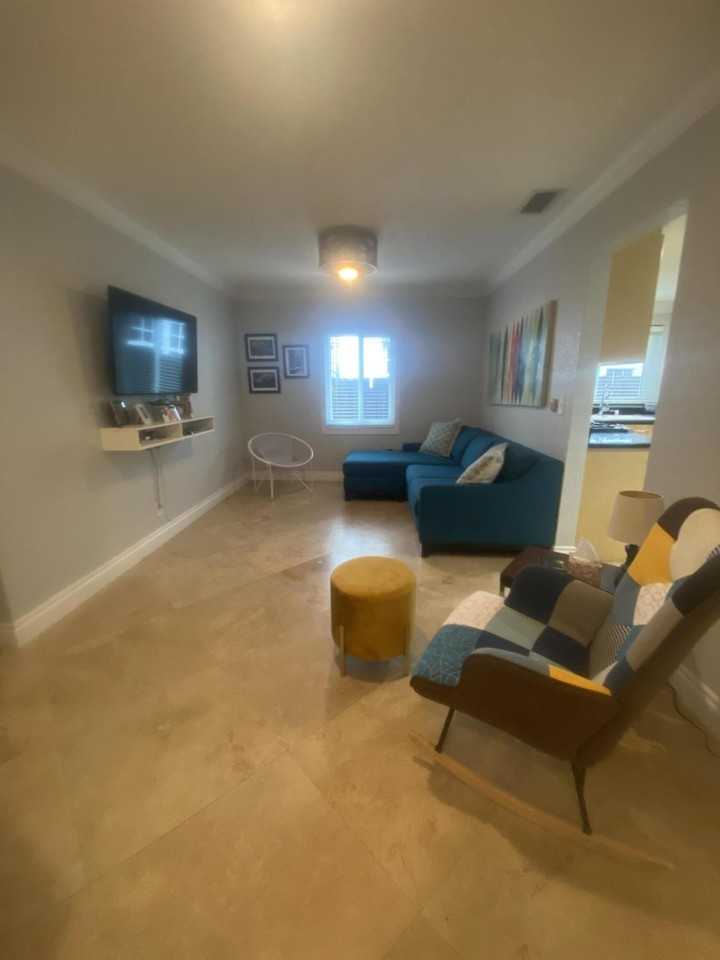 1616 Adams St - Photo 4 of 16