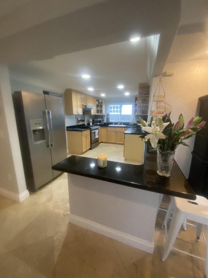 1616 Adams St - Photo 5 of 16