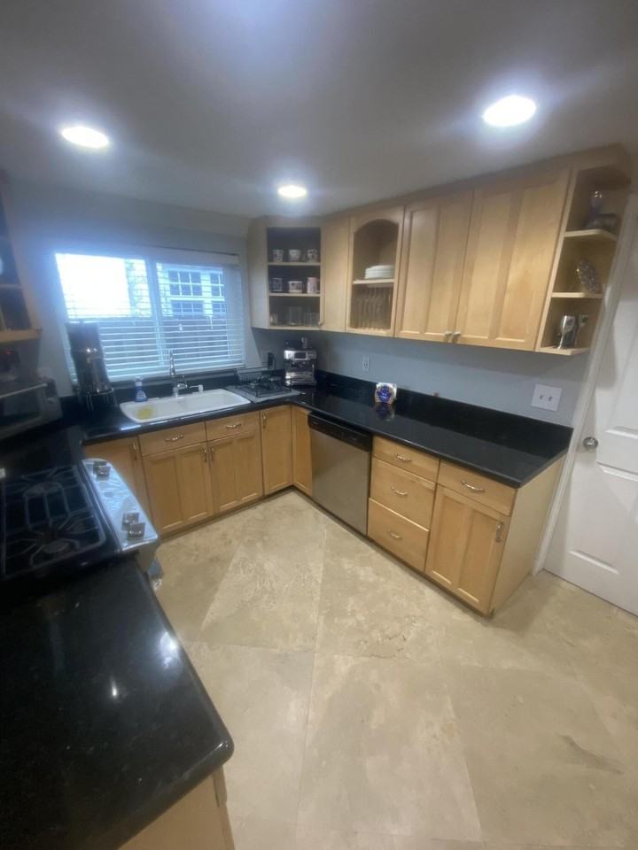 1616 Adams St - Photo 6 of 16