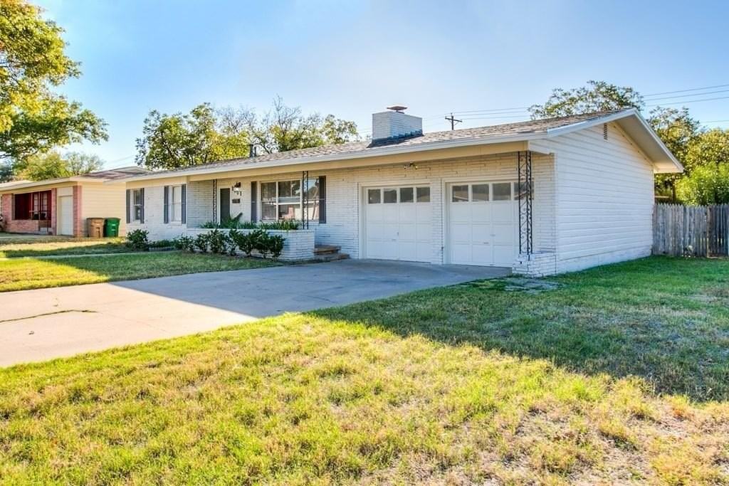 1901 Dena Dr - Photo 4 of 31