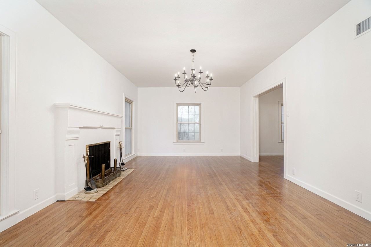 126 Stanford Dr - Photo 5 of 27