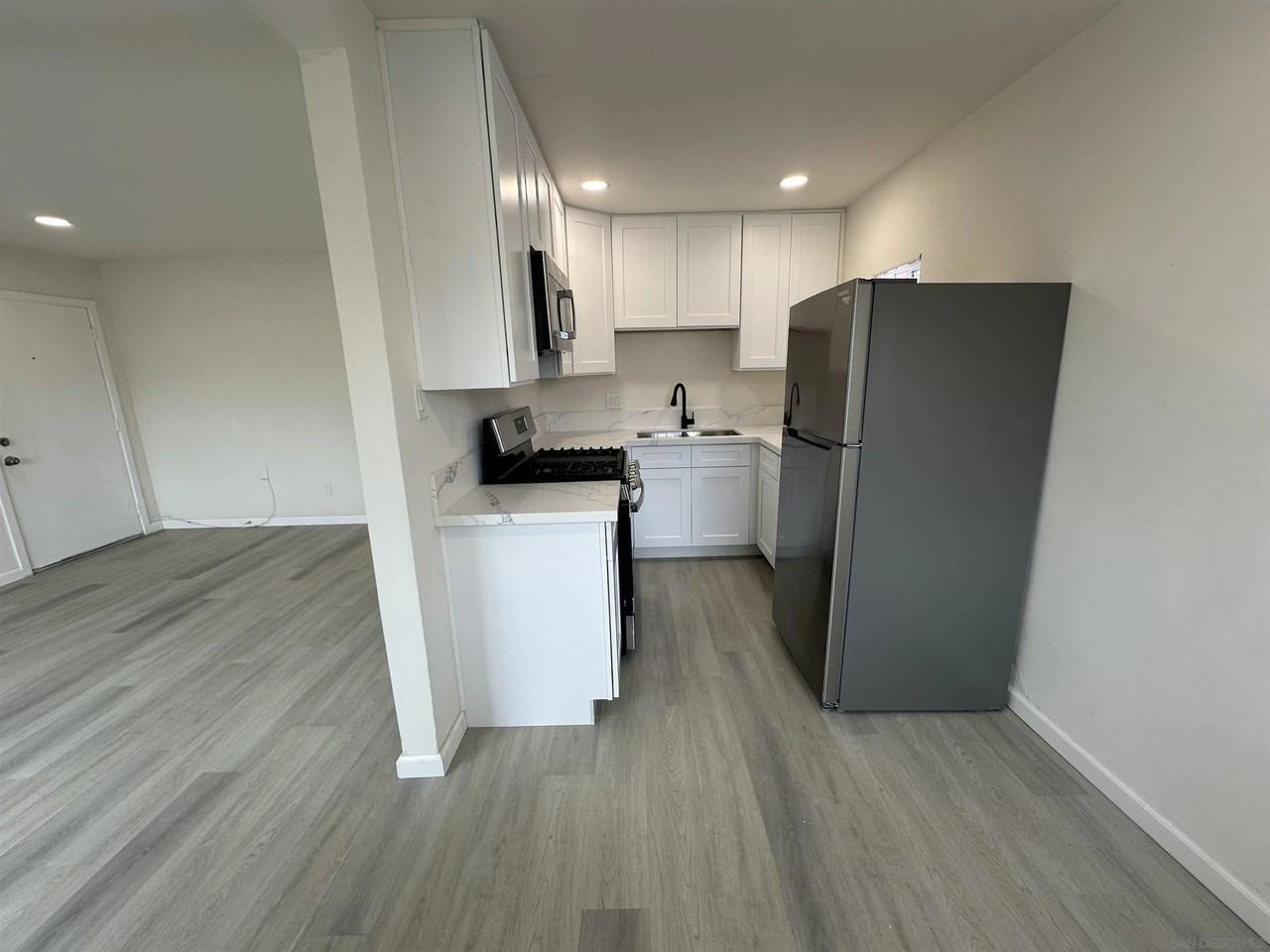 1109 S 36th St Apt 3 #3 - Photo 4 of 15