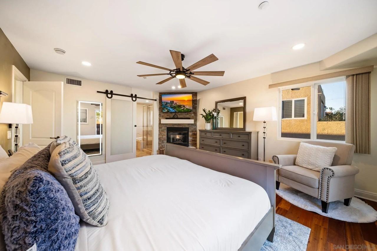 886 Felspar St - Photo 5 of 50