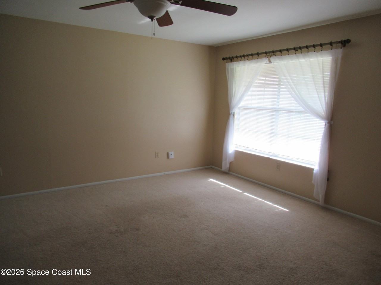 971 Hooper Ave Ne - Photo 2 of 8