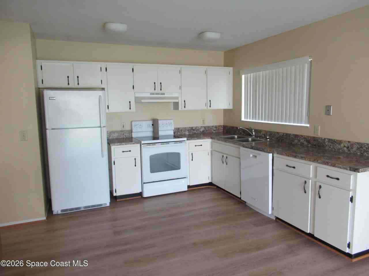 971 Hooper Ave Ne - Photo 4 of 8