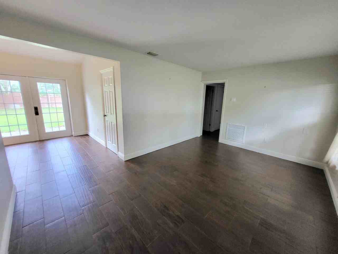 588 Charles Dr - Photo 2 of 14