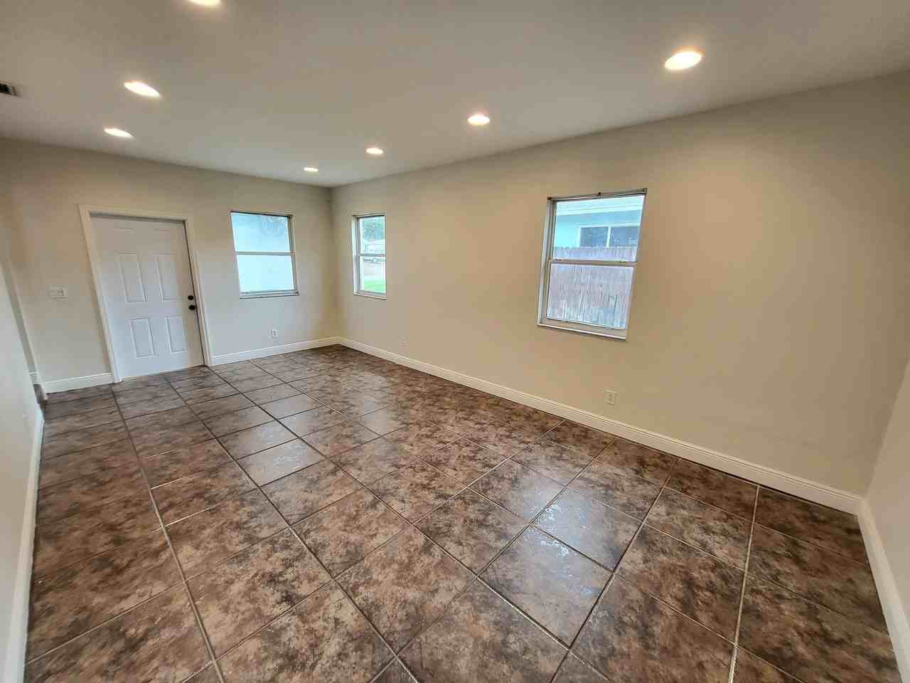 588 Charles Dr - Photo 6 of 14